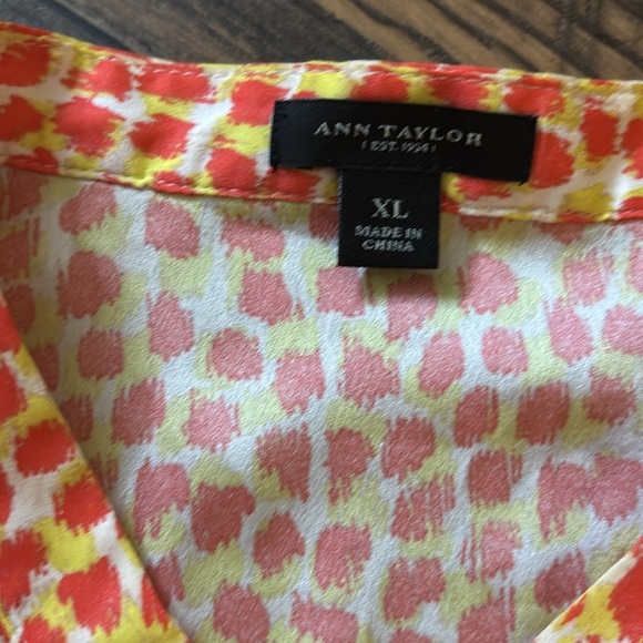 Ann Taylor Tie Neck With Ruffles Orange Sleeveless Printed Blouse Size XL - Picture 3 of 7